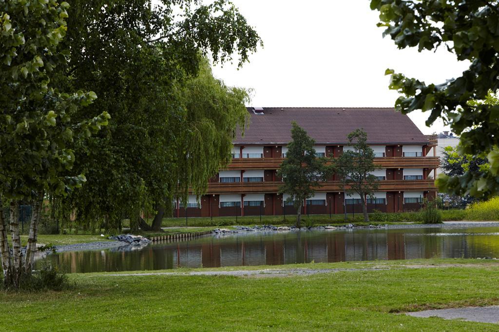 Campanile Lille - Lomme Hotel Exterior foto